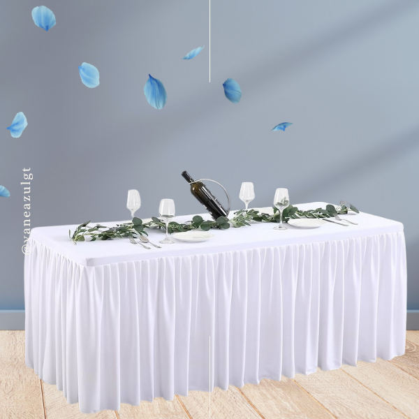 Alquiler de Faldón blanco plisado para mesa de honor o mesa de buffet en eventos.