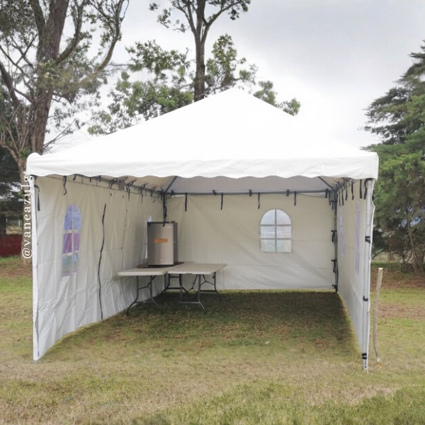Alquiler de Toldo blanco cuadrado de 4x4 metros para buffet o estaciones de comida y bebida en Guatemala.