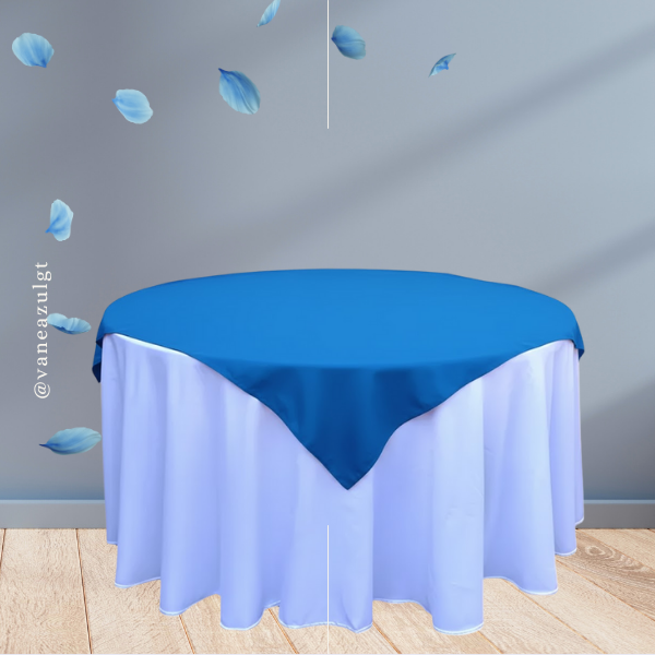 Alquiler de Sobremantel color azul rey para mesa redonda en Ciudad de Guatemala.