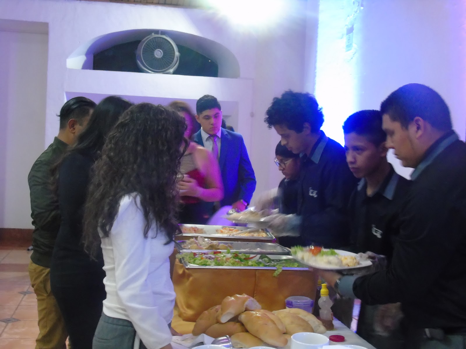 Meseros en servicio